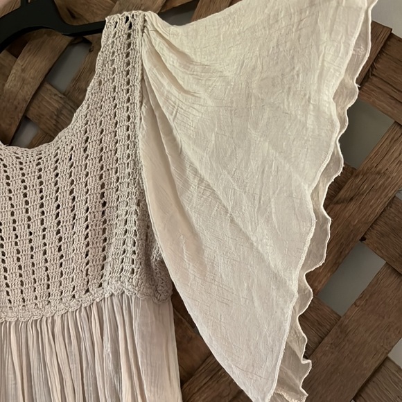 Vintage Adiva Beige Boho Crochet Flutter Sleeve Top Size M - Picture 5 of 10